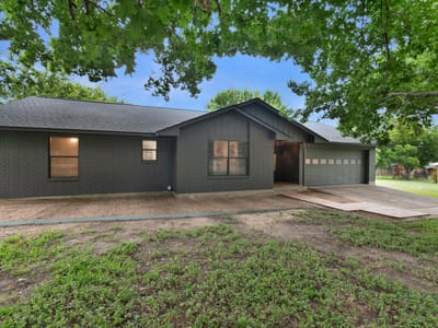 Living area at 1501 Wofford DR - 3 bed 2 bath home