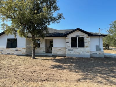 Living area at 1502 Green Valley LN - 3 bed 2 bath home