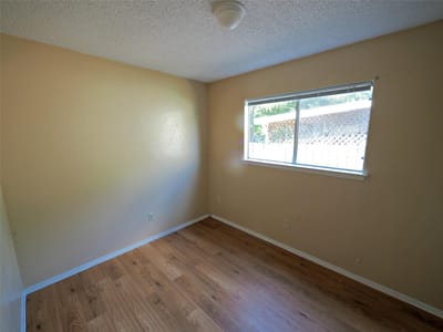 Photo 3 of 9 at 1503 Meadows DR - 3 bed 2 bath home