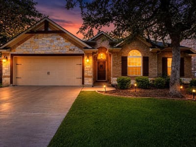Living area at 1503 Terrace View DR - 4 bed 3 bath home