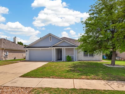 Living area at 1504 Cora Marie DR - 3 bed 2 bath home