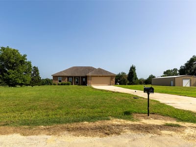 Living area at 1504 County Road 459 - 3 bed 2 bath home