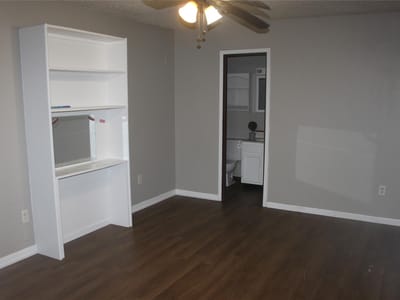 Primary bedroom at 1504 Lakeview DR - 2 bed 1 bath home