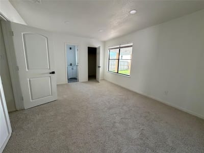 Living area at 1504 Parkview LN - 4 bed 2 bath home