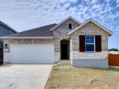 Living area at 1504 Spechts Ranch RD - 3 bed 2 bath home