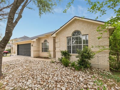 Living area at 1506 Cosmos Way - 3 bed 2 bath home