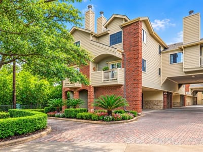 Living area at 1506 Forest TRL Unit #101 - 2 bed 2 bath home