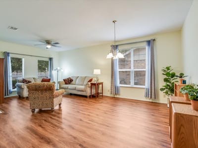 Living area at 1506 Suzi Ln - 3 bed 2 bath home