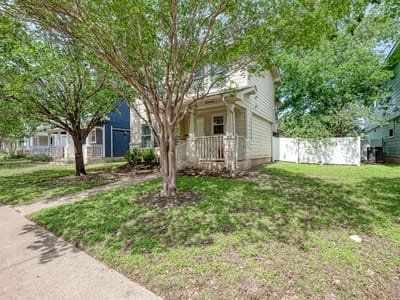 Living area at 1508 Big Bend DR - 3 bed 2 bath home