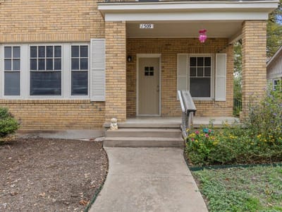 Living area at 1509 Parkway - Enfield 10, Austin, TX