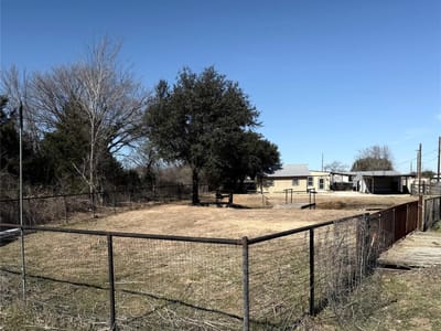 Primary bedroom at 151 County Road 311 - 1 bed 1 bath home