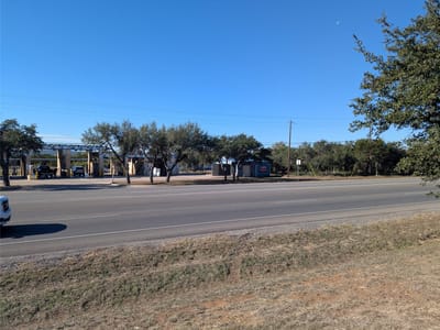 Living area at 1511 US Hwy 290 Hwy - Dripping Springs, TX