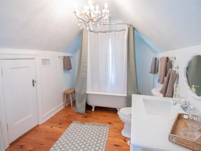 Bathroom at 1512 Northwood Rd - 4 bed 2 bath home