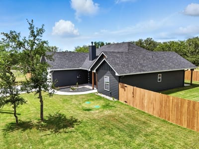 Property photo 2 at 1515 Green Valley LN - 3 bed 2 bath home