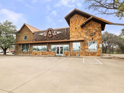 Living area at 1515 N IH 35 - None, Georgetown, TX