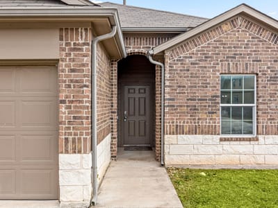 Living area at 152 Cibolo Creek DR - 3 bed 2 bath home