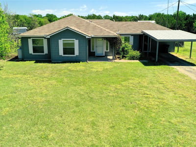 Living area at 152 Round Up Dr - 3 bed 2 bath home