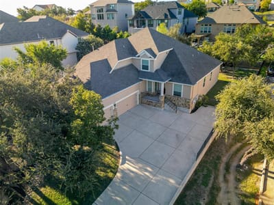 Living area at 15201 Joseph DR - 5 bed 3 bath home