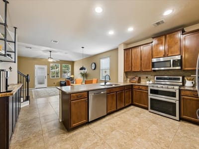 Living area at 1521 Heep RUN - 5 bed 3 bath home