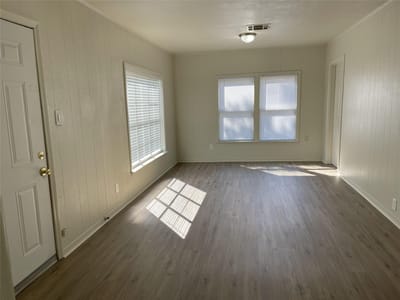 Living area at 1521 N Hamilton St - 3 bed 1 bath home