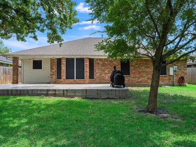 Living area at 1521 Strasburg CIR - 4 bed 2 bath home