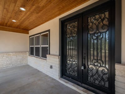 Living area at 1522 Shady Holw - 4 bed 3 bath home