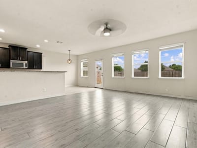 Photo 5 of 40 at 1524 Treeta TRL - 3 bed 2 bath home