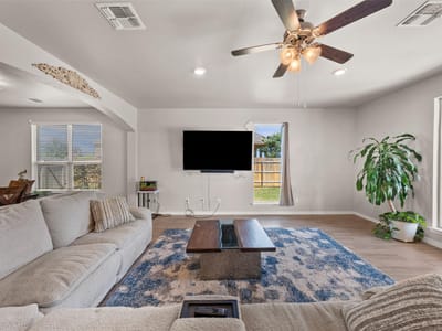 Property photo 4 at 1527 Mountain Crest CV - 5 bed 3 bath home