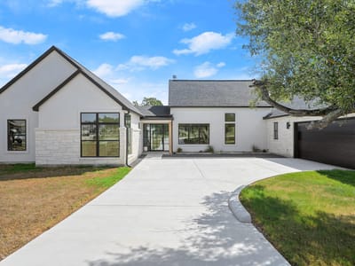 Photo 3 of 40 at 153 Bryce LN - 4 bed 4 bath home