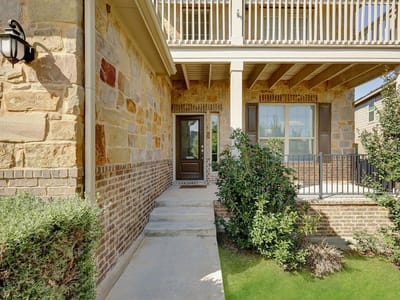 Living area at 153 Crescent Heights DR - 4 bed 3 bath home