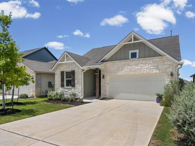 Living area at 153 Wrangell WAY - 4 bed 2 bath home