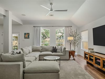Living area at 1538 Homewood CIR - 3 bed 3 bath home