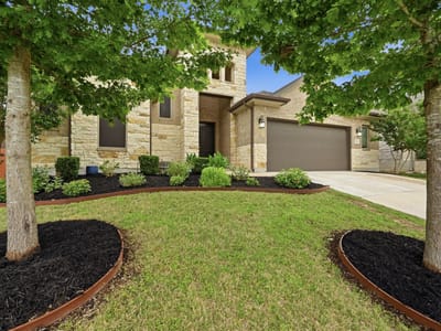 Living area at 154 Ashleaf Dr - 4 bed 3 bath home