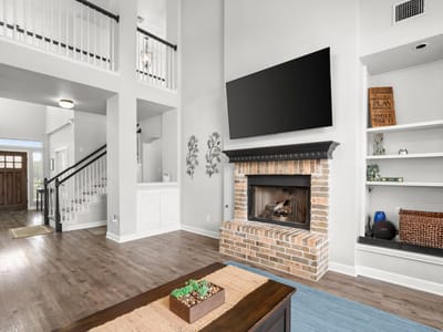Living area at 154 Old Settlers Dr - 4 bed 3 bath home