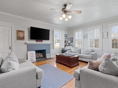 Living area at 1543 W Clark ST - 4 bed 3 bath home