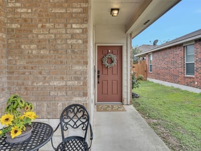 Living area at 155 Dandy DR - 5 bed 2 bath home