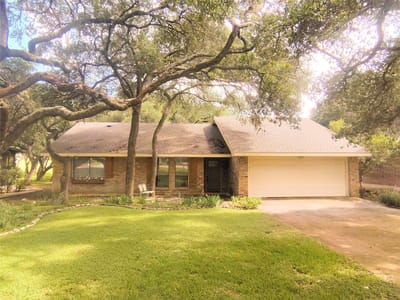 Living area at 158 Augusta DR - 3 bed 2 bath home