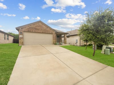 Living area at 158 Jayden DR - 3 bed 2 bath home