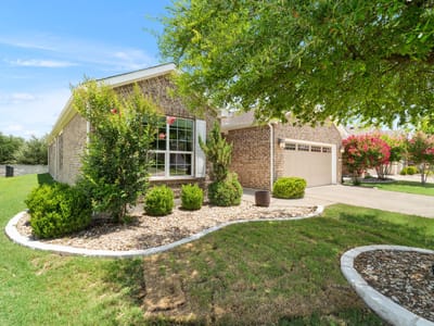 Primary bedroom at 16 Acacia WAY - 2 bed 2 bath home