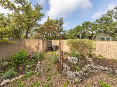 Photo 4 of 16 at 16 E Villa Meadow ST - 3 bed 3 bath home