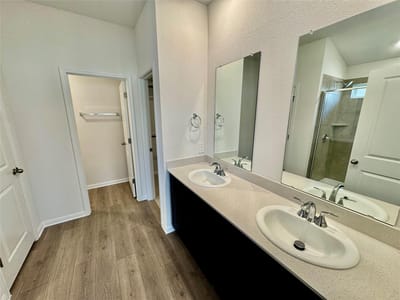 Property photo 4 at 160 Coopers Hawk CRST - 4 bed 3 bath home