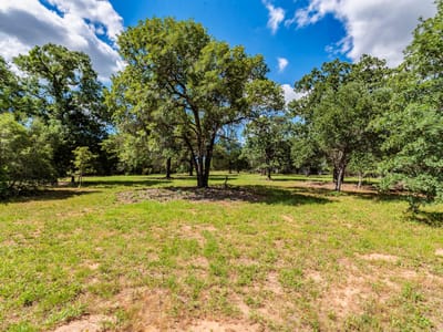 Primary bedroom at 160 Radcliff Ln - Shadow Acres, Harwood, TX