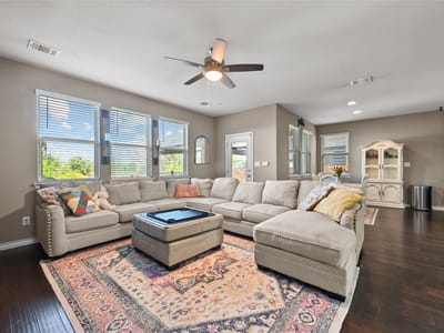 Living area at 160 Thornless Cir - 4 bed 2 bath home