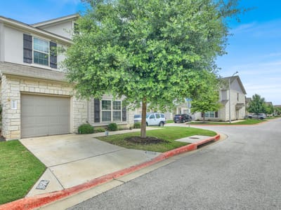 Living area at 1600 Airedale RD Unit #2601 - 3 bed 2 bath home