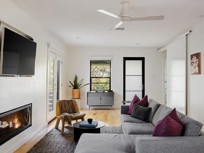 Living area at 1601 Alameda Dr - 3 bed 3 bath home
