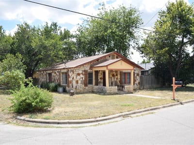 Property photo 3 at 1601 S Pine ST - 2 bed 2 bath home