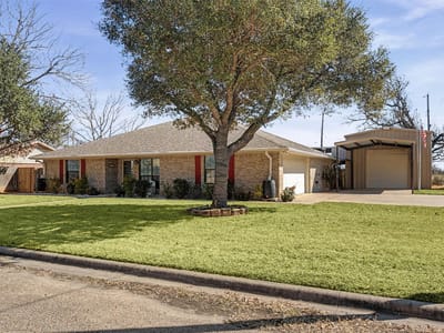 Primary bedroom at 1601 Sunset CIR - 3 bed 2 bath home