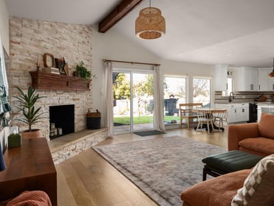 Living area at 1602 Thornridge RD - 3 bed 2 bath home