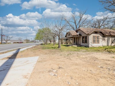 Primary bedroom at 1602 Water St - Gonzales, TX