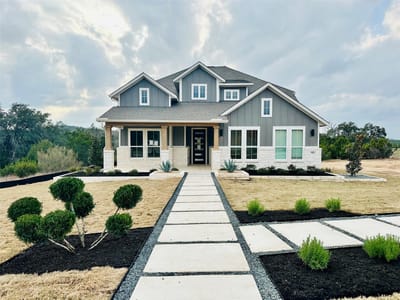 Living area at 1603 Headwaters BLVD - 4 bed 3 bath home